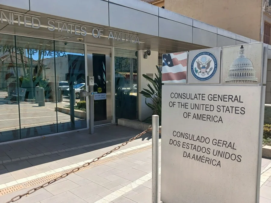 EUA suspendem atendimento presencial em embaixada e consulados no Brasil após ameaça