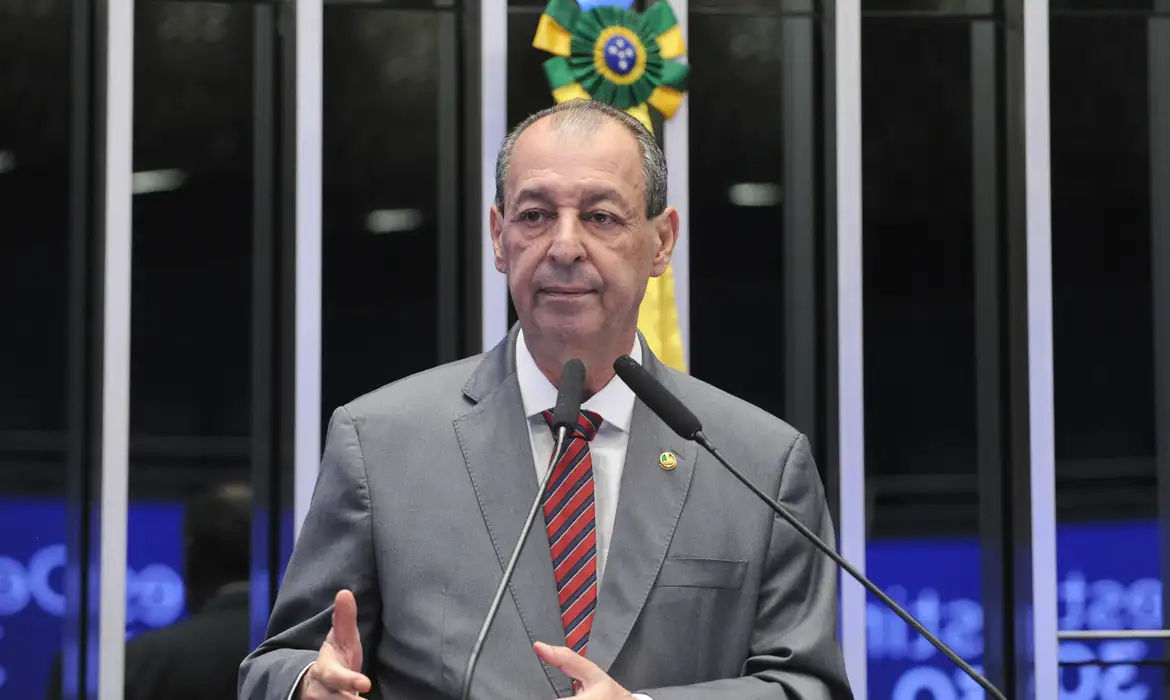Omar Aziz anuncia pedido de prisão contra adversária após vitória no Amazonas