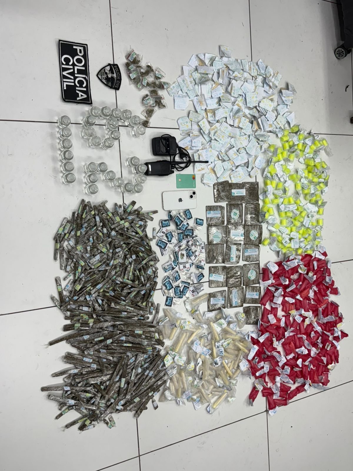 Polícia Civil apreende cocaína, maconha, crack e lança-perfume em operação contra o tráfico