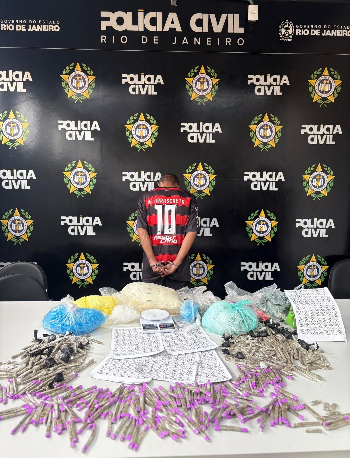 Polícia Civil prende traficante do CV com mais de 600 invólucros de drogas no Lagomar