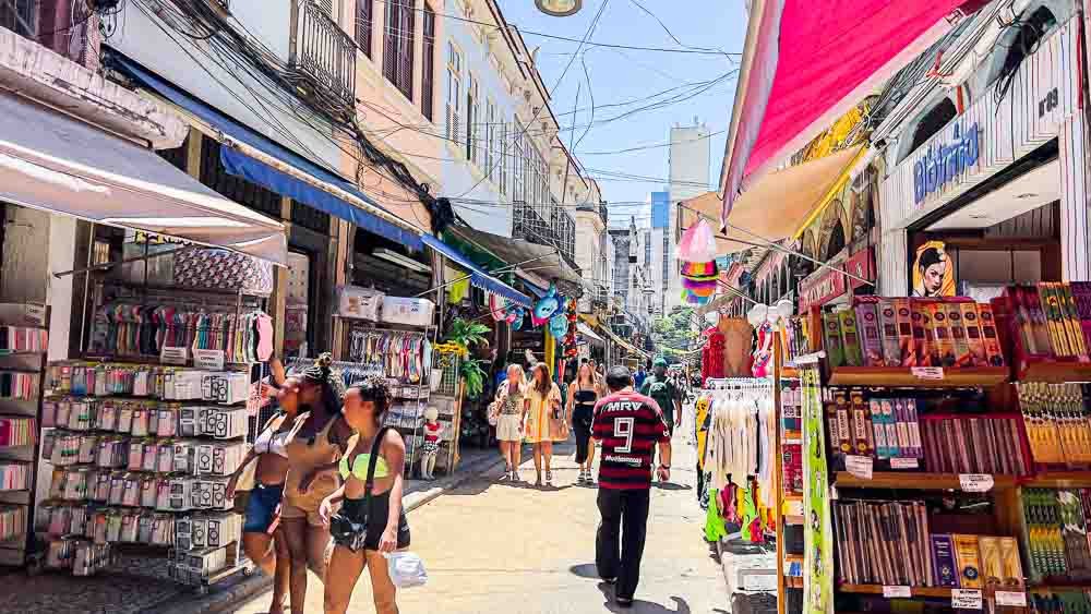 Comércio carioca deve contratar cerca de oito mil temporários para o fim do ano e verão
