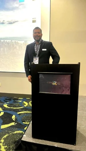 ROBERTO ALEXANDER CARRION A ARTE DE TRANSFORMAR NEGÓCIOS EM CONEXÕES HUMANAS