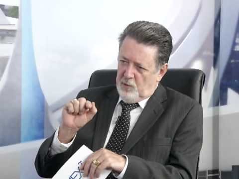 Versão de queda da cama é descartada por médico que acompanha Bolsonaro
