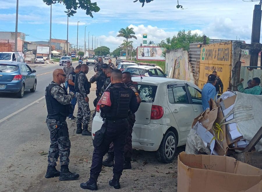 Fiscalização interdita cinco ferros-velhos em Macaé