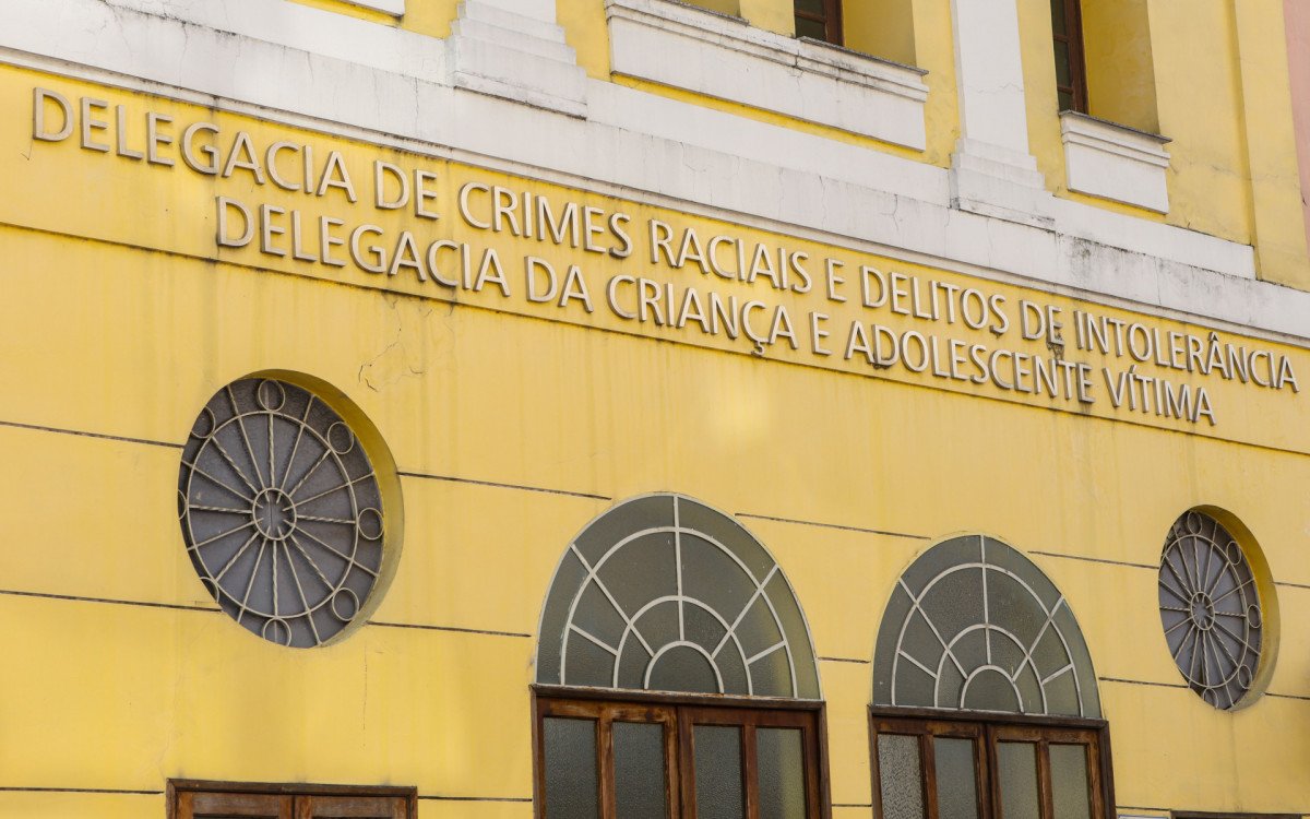 Adolescentes são apreendidos em operação contra grupo que incitava crimes de violência na internet