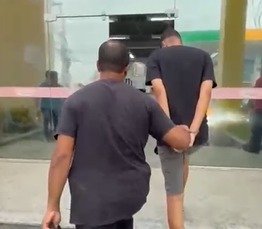 OPERAÇÃO “ESPOLIADOR” DESMANTELA CASA DE ENDOLAÇÃO NO PARQUE AEROPORTO E PRENDE SUSPEITO EM FLAGRANTE