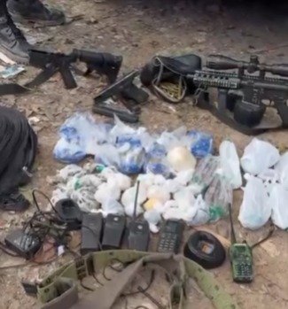 Polícia Militar apreende armamento de guerra, drogas e veículos após confronto em Macaé