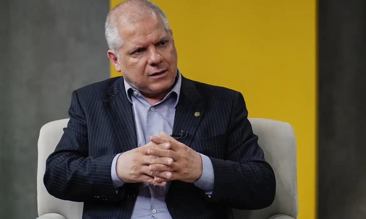 Ex-presidente do INSS recebeu R$ 4 milhões em propina e era chamado de “Italiano” em esquema, aponta PF
