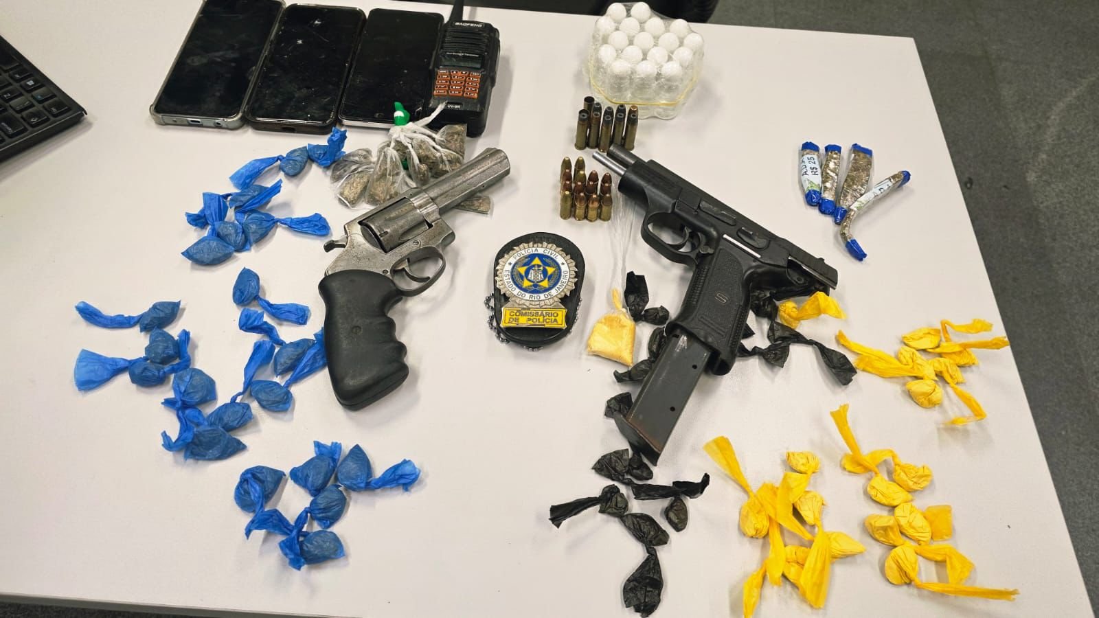Polícia Civil prende quatro traficantes armados após confronto na Comunidade da Fronteira, em Macaé