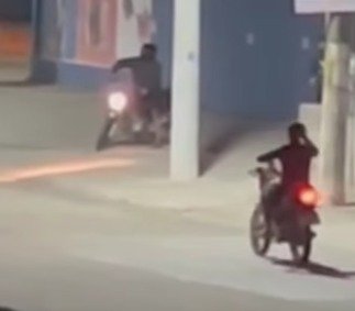Moradores denunciam “rolezinho” com motos, empinadas e corte de giro durante madrugadas em Araruama