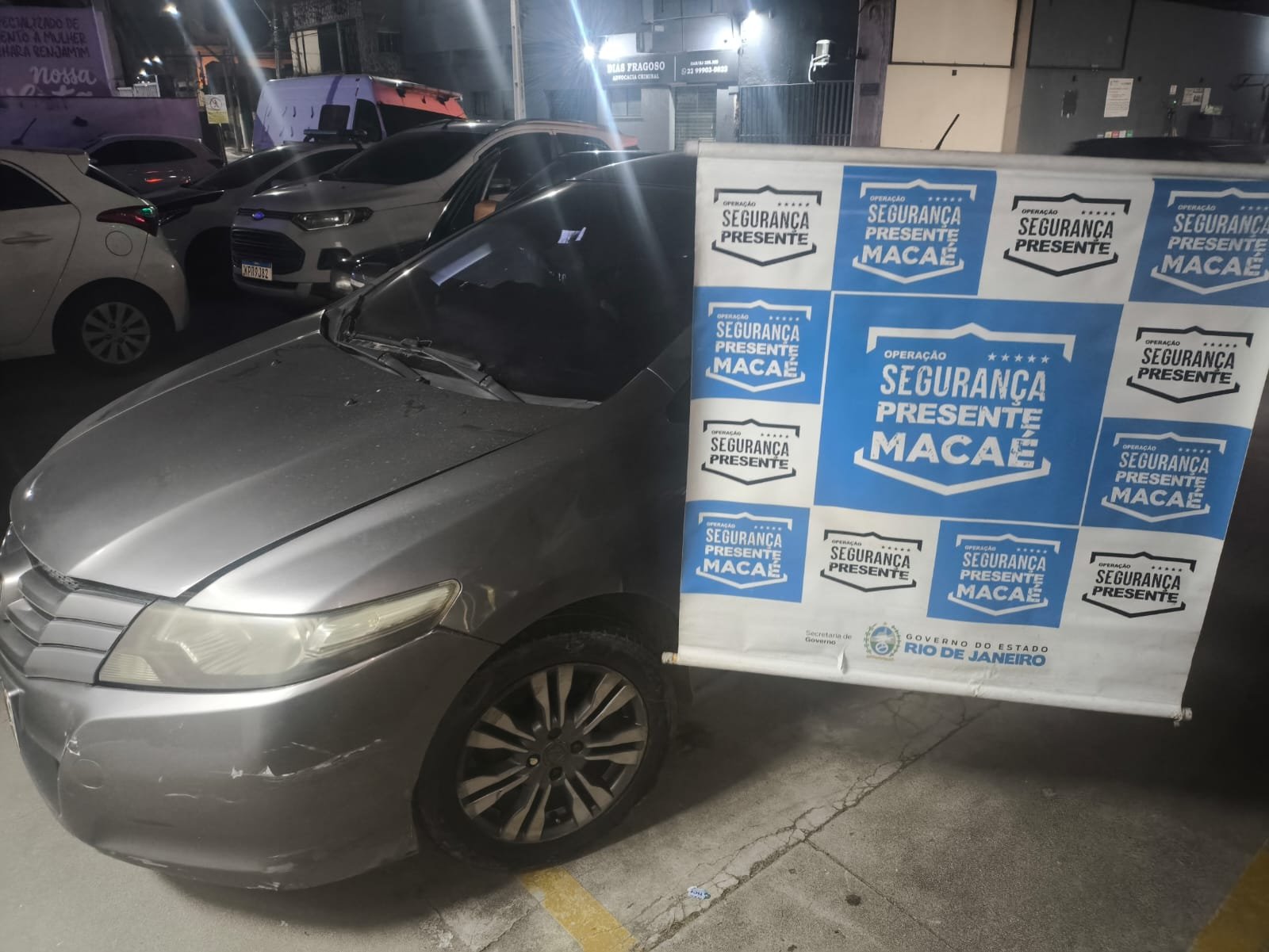 Perseguição termina com prisão de motorista embriagado em carro clonado e com drogas em Macaé