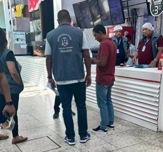 Vigilância Sanitária realiza fiscalização no Plaza Macaé e identifica irregularidades em estabelecimentos