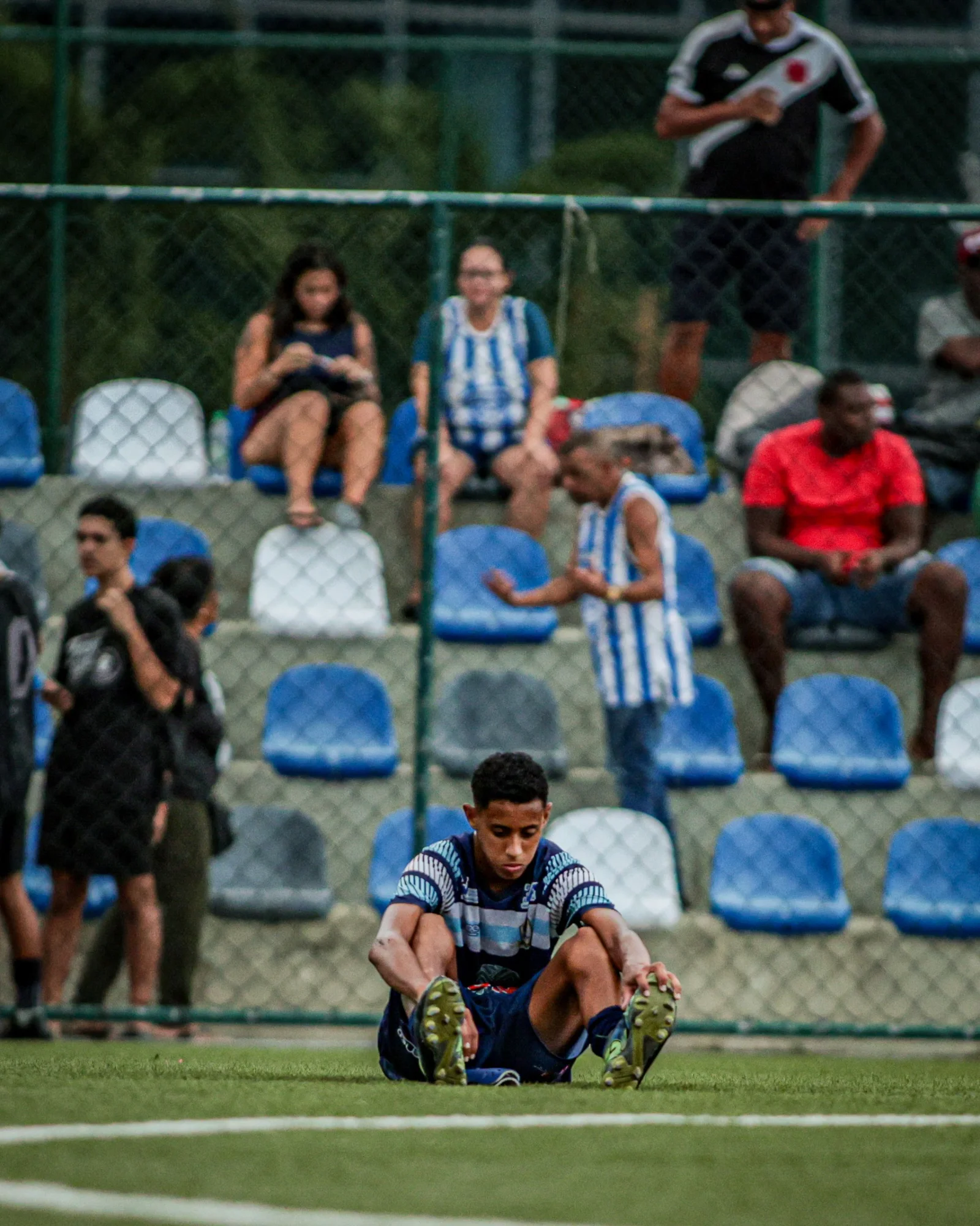 Jogadores do sub-20 do Macaé ficam sem almoçar antes de partida e perdem por 8 a 1