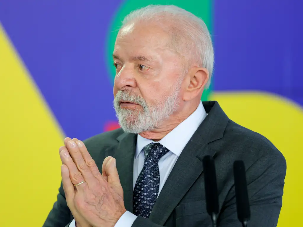 Pesquisa Quaest mostra Lula com vantagem de seis pontos sobre Flávio Bolsonaro em simulação para 2026
