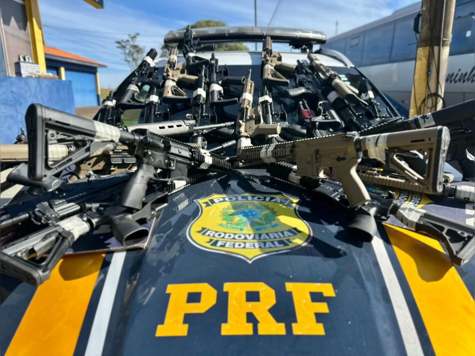 PRF Realiza Maior Apreensão de Fuzis de Sua História em Operação na Fronteira com o Paraguai